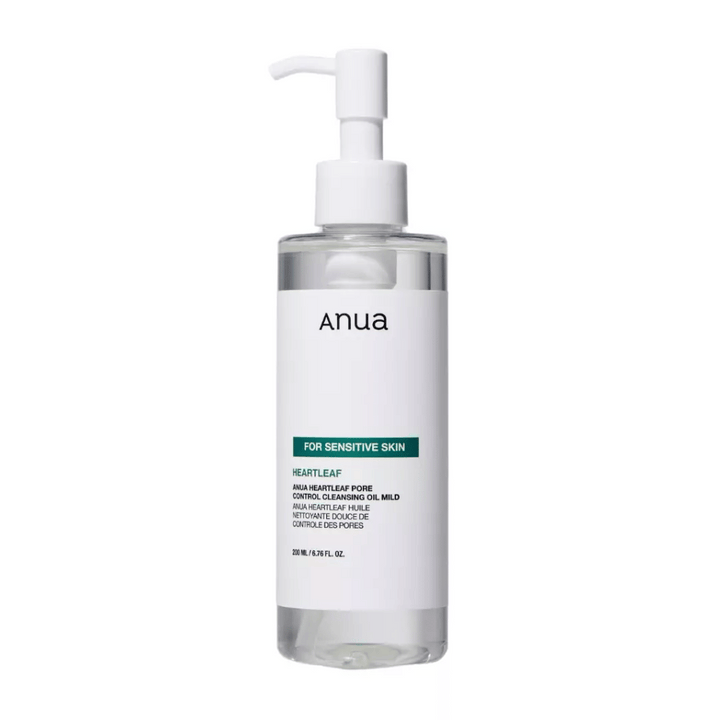 Anua Heartleaf Pore Control Cleansing Oil Mild är en rengöringsolja särskilt framtagen för känslig hud. Den är designad för att mildra och effektivt avlägsna orenheter och smink, samtidigt som den kontrollerar porerna utan att irritera huden.