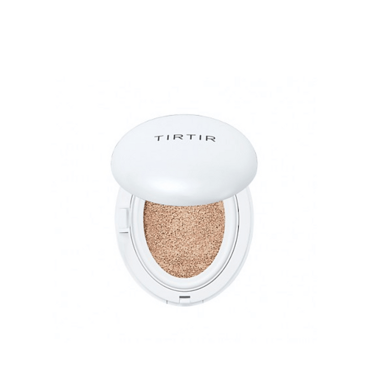 Bilden visar TIRTIR "My Glow Cream Cushion" i nyansen #21N Ivory. Denna typ av sminkprodukt är en cushion foundation, vilken är mycket populär för sin smidiga applikation och naturliga täckning. Förpackningen är minimalistisk och stilren med en vit yta och märkets namn i en diskret design. Nyansen #21N Ivory antyder en ljus färg som passar för en elfenbensfärgad hudton. Cushion foundations ger ofta en fuktgivande och lysterframkallande effekt och är enkla att ta med och applicera för touch-ups under dagen.